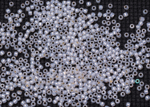 Бисер Япония круглый 11/0 10 г PF2101 молочный облака, серебряная линия внутри
